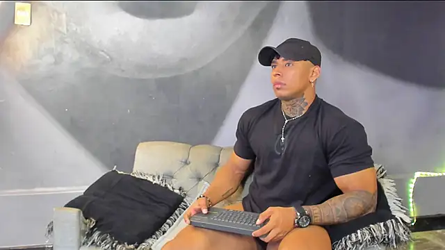 Snapshot of bradley_smith chatting on February 8, 2:27 pm bradley smith online show from February 8, 2:27 pm