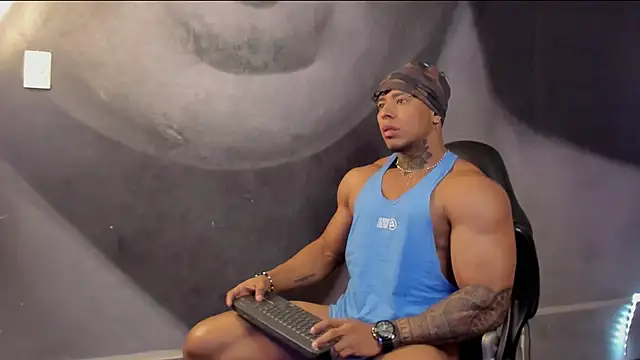 Snapshot of bradley_smith chatting on February 18, 8:27 am bradley smith online show from February 18, 8:27 am