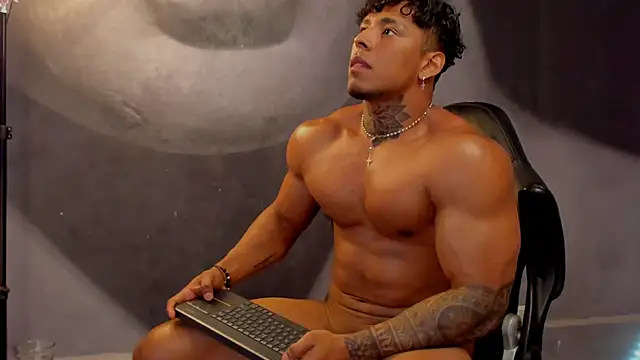 Snapshot of bradley_smith chatting on March 9, 2:39 am bradley smith online show from March 9, 2:39 am