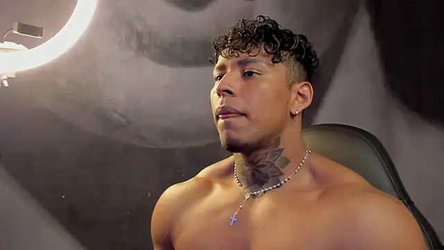 Snapshot of bradley_smith chatting on March 12, 3:18 pm bradley smith online show from March 12, 3:18 pm