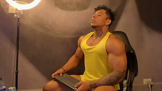 Snapshot of bradley_smith chatting on March 14, 1:24 pm bradley smith online show from March 14, 1:24 pm