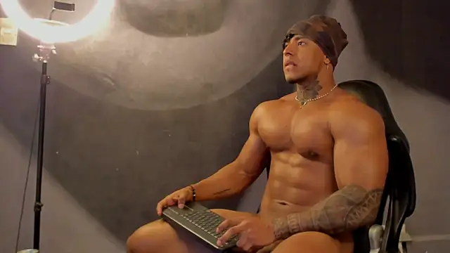 Snapshot of bradley_smith chatting on March 16, 12:55 pm bradley smith online show from March 16, 12:55 pm