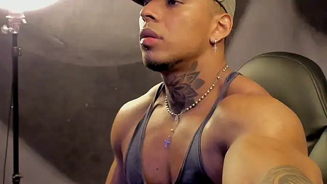 Snapshot of bradley_smith chatting on March 20, 10:21 am bradley smith online show from March 20, 10:21 am