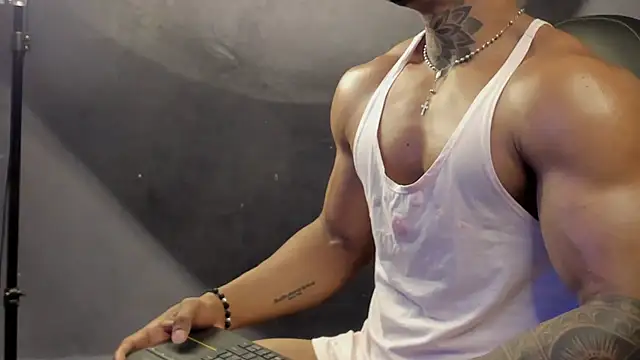 Snapshot of bradley_smith chatting on March 20, 2:53 pm bradley smith online show from March 20, 2:53 pm