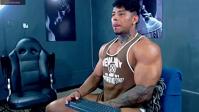 Snapshot of bradley_smith chatting on October 3, 9:23 pm bradley smith online show from October 3, 9:23 pm