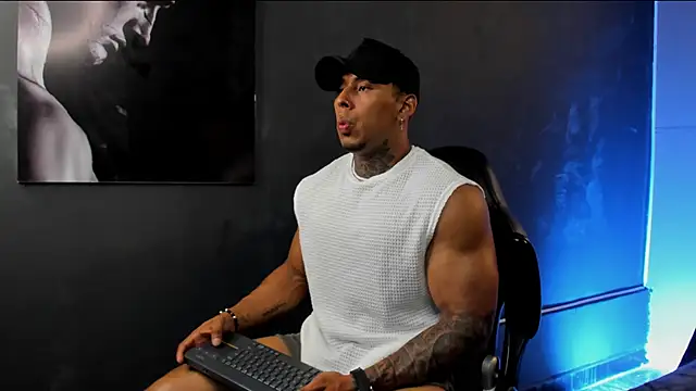 Snapshot of bradley_smith chatting on November 23, 9:36 pm bradley smith online show from November 23, 9:36 pm