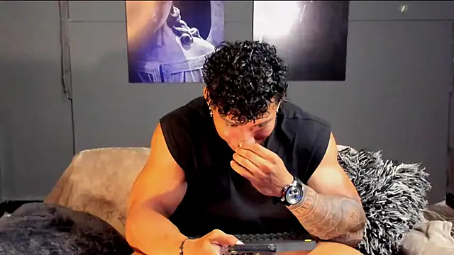 Snapshot of bradley_smith chatting on December 15, 6:28 am bradley smith online show from December 15, 6:28 am