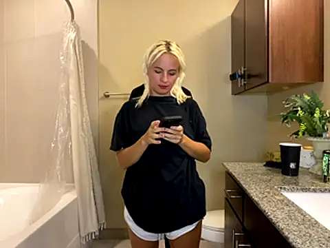 girlfriendmissy online show from November 4, 12:10 am