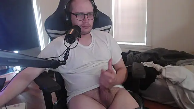 Snapshot of chicostick413 chatting on September 18, 3:36 pm chicostick413 online show from September 18, 3:36 pm