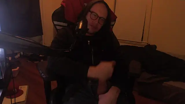 Snapshot of chicostick413 chatting on October 6, 7:39 am chicostick413 online show from October 6, 7:39 am