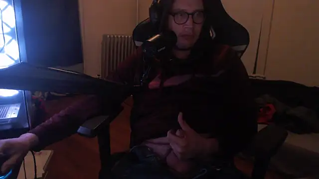 Snapshot of chicostick413 chatting on October 19, 12:22 am chicostick413 online show from October 19, 12:22 am