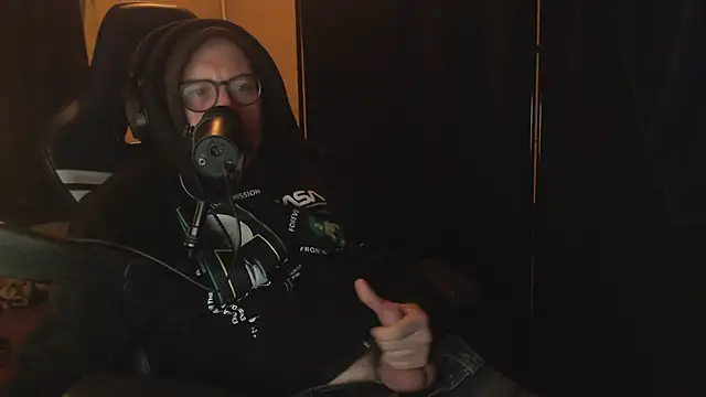 Snapshot of chicostick413 chatting on December 16, 10:04 pm chicostick413 online show from December 16, 10:04 pm