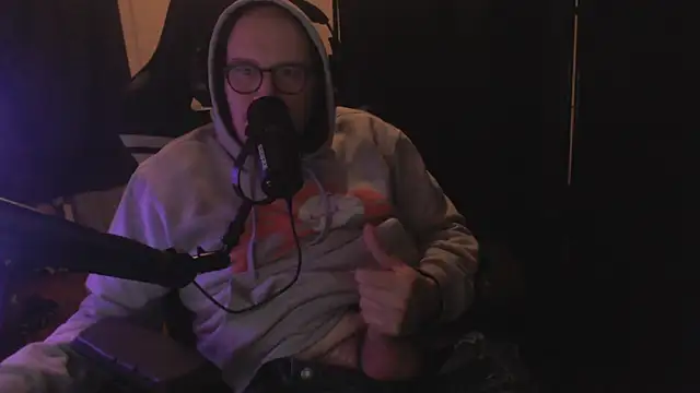 Snapshot of chicostick413 chatting on December 17, 9:32 pm chicostick413 online show from December 17, 9:32 pm