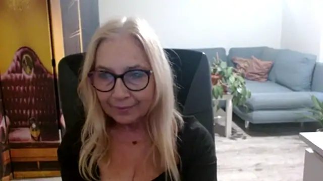 sofia xkiss online show from November 12, 2:50 pm