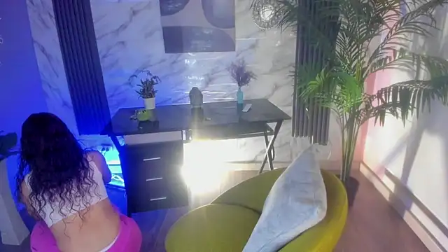 Snapshot of SofiaGomez420 chatting on February 6, 6:08 am SofiaGomez420 online show from February 6, 6:08 am