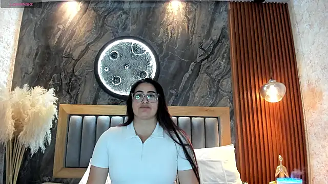 Snapshot of BellaPeers_ chatting on May 12, 10:45 am BellaPeers online show from May 12, 10:45 am