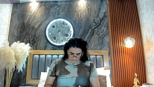 Snapshot of BellaPeers_ chatting on June 5, 11:27 am BellaPeers online show from June 5, 11:27 am