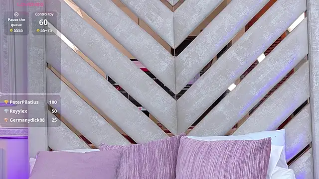 Snapshot of Kendall-Moll chatting on February 28, 7:58 am Kendall-Moll online show from February 28, 7:58 am