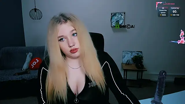 Snapshot of juli_kisss chatting on January 18, 11:33 pm juli kisss online show from January 18, 11:33 pm