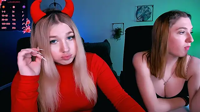 Snapshot of juli_kisss chatting on February 8, 8:21 pm juli kisss online show from February 8, 8:21 pm