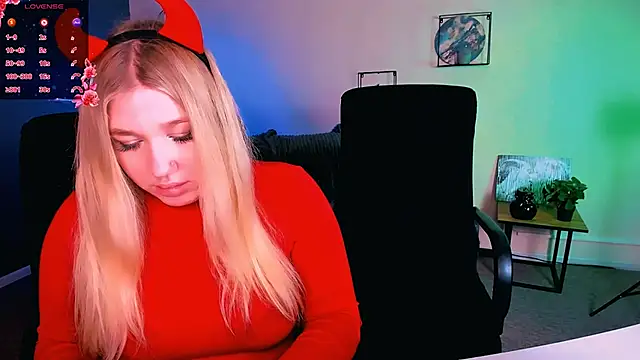 Snapshot of juli_kisss chatting on February 8, 11:24 pm juli kisss online show from February 8, 11:24 pm