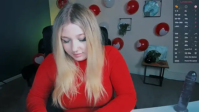 Snapshot of juli_kisss chatting on February 16, 12:32 pm juli kisss online show from February 16, 12:32 pm