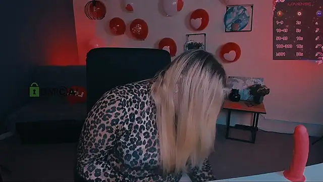 Snapshot of juli_kisss chatting on February 21, 12:39 pm juli kisss online show from February 21, 12:39 pm