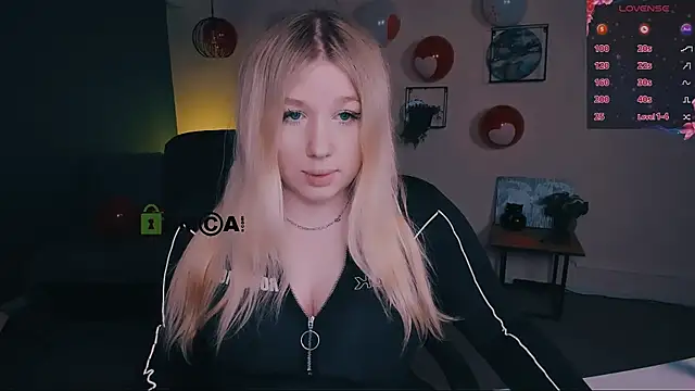 Snapshot of juli_kisss chatting on February 24, 9:32 am juli kisss online show from February 24, 9:32 am