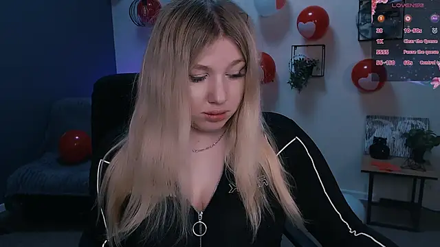 Snapshot of juli_kisss chatting on February 24, 12:37 pm juli kisss online show from February 24, 12:37 pm