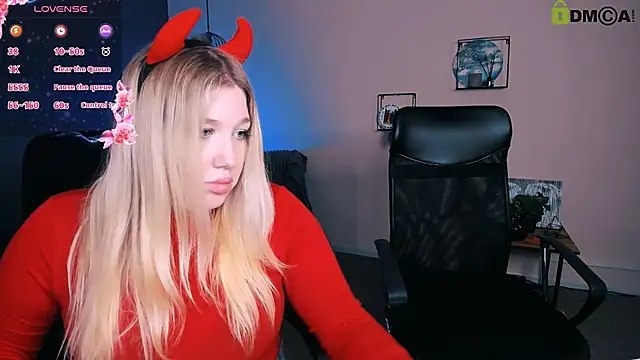 Snapshot of juli_kisss chatting on March 16, 10:53 pm juli kisss online show from March 16, 10:53 pm