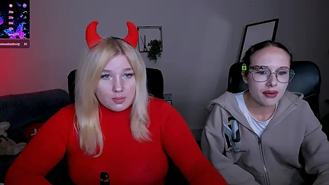 Snapshot of juli_kisss chatting on September 10, 7:25 pm juli kisss online show from September 10, 7:25 pm