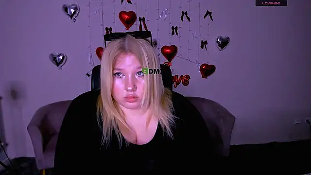 Snapshot of juli_kisss chatting on February 14, 2:36 pm juli kisss online show from February 14, 2:36 pm