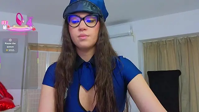 Snapshot of SweetScribe chatting on October 31, 6:03 am SweetScribe online show from October 31, 6:03 am