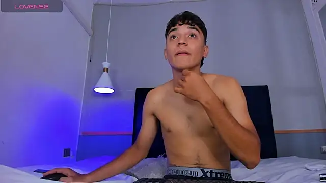 Austin Cardieff online show from December 28, 7:43 pm