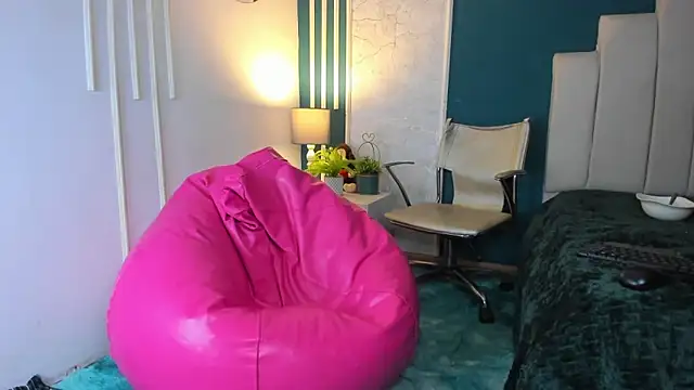 Austin Cardieff online show from February 6, 11:15 pm