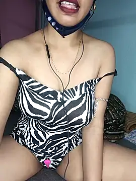 Snapshot of wild_bong_queen chatting on December 23, 2:28 pm wild bong queen online show from December 23, 2:28 pm