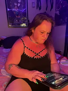 Snapshot of HeatherLynn chatting on February 17, 3:47 am HeatherLynn online show from February 17, 3:47 am