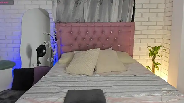 April Scarlett online show from January 12, 2:35 am