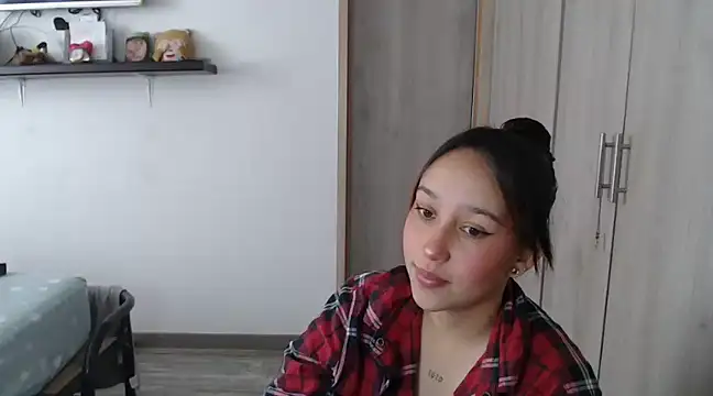 Skarlet Adams28 online show from December 5, 7:28 pm