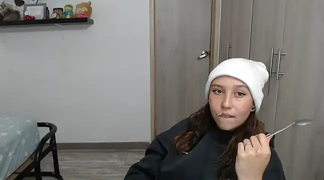 Skarlet Adams28 online show from January 10, 1:21 am