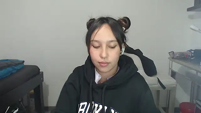 Skarlet Adams28 online show from February 7, 2:40 am