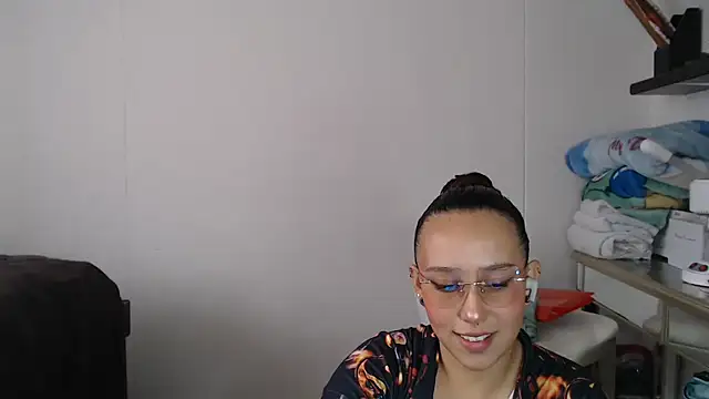 Skarlet Adams28 online show from February 13, 8:24 pm