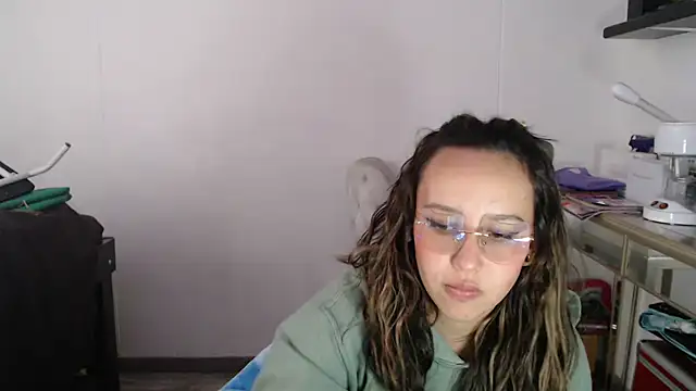 Skarlet Adams28 online show from March 4, 7:11 pm