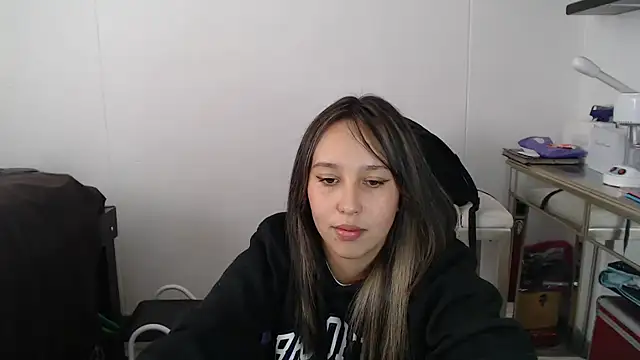 Skarlet Adams28 online show from March 6, 5:54 pm