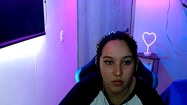 Skarlet Adams28 online show from April 28, 8:36 pm