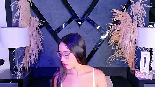 KylieWhite online show from November 8, 5:40 am