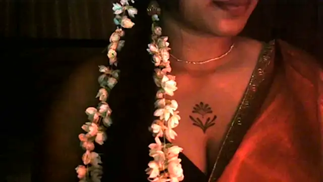 Snapshot of telugu99ramya chatting on May 27, 5:21 pm telugu99ramya online show from May 27, 5:21 pm