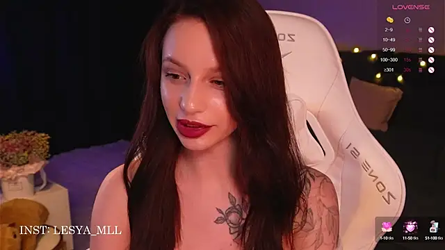 wowmolly online show from February 25, 6:20 pm