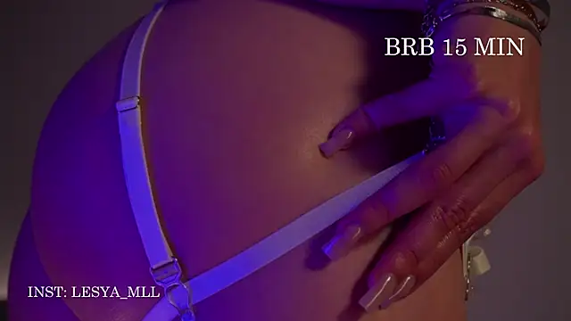 wowmolly online show from March 11, 7:04 am