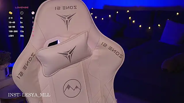 wowmolly online show from March 21, 4:40 pm